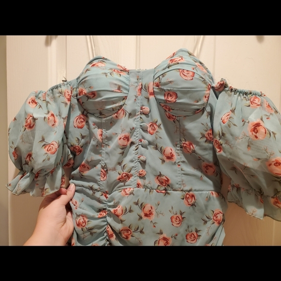 Body con midi dress, modest floral, puff sleeve - Picture 4 of 5